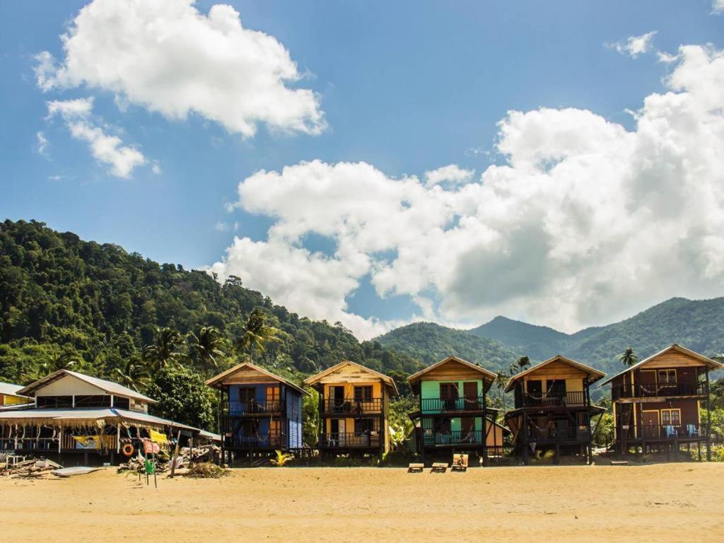 Beachfront Hut Downstairs Astra - Beach Shack Chalet Kampong Juara Exterior photo
